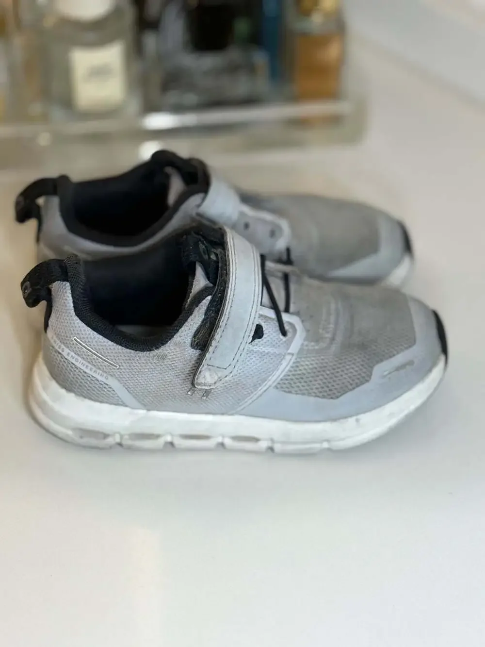 On Running Cloud Play Kids Sneakers Grey White Hook and Loop
